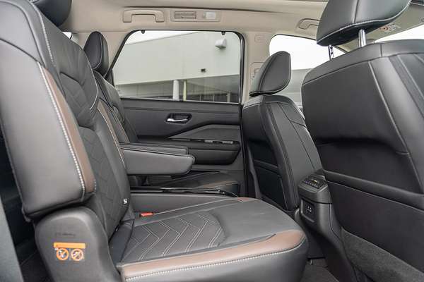 2023 Nissan Pathfinder Ti-L R53