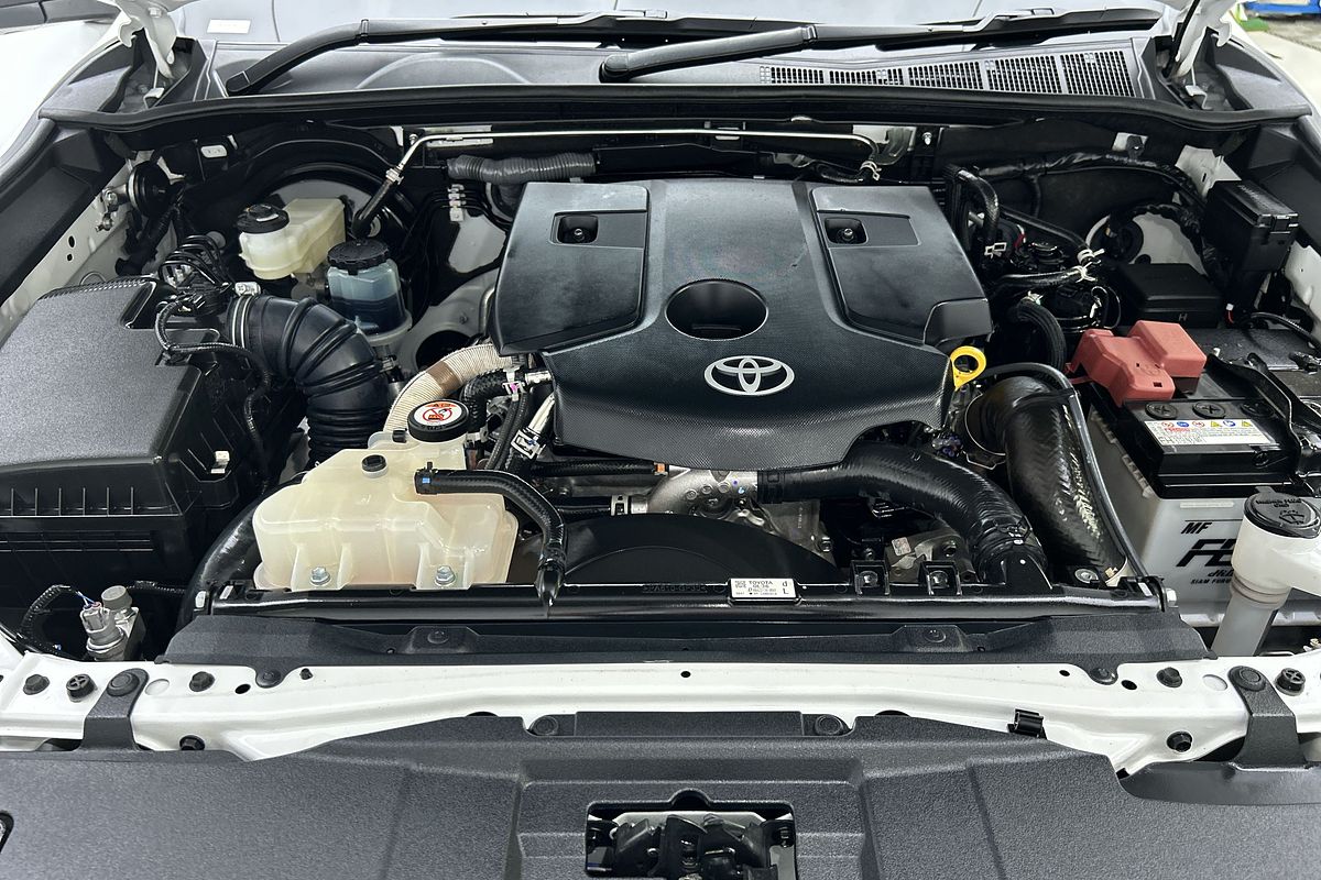 2024 Toyota Hilux SR5 48V GUN126R 4X4