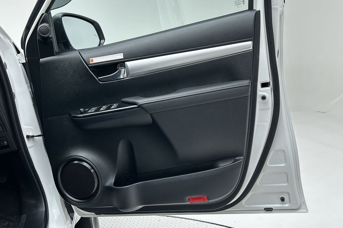 2024 Toyota Hilux SR5 48V GUN126R 4X4