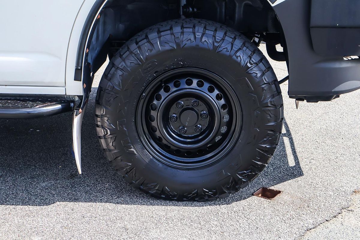 2021 Toyota Hiace Commuter GDH322R ELWB High Roof