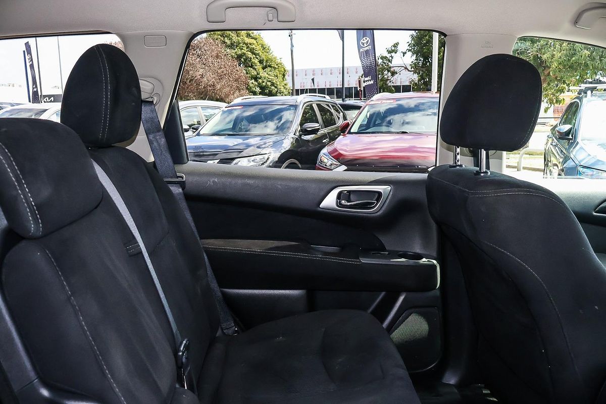 2016 Nissan Pathfinder ST R52