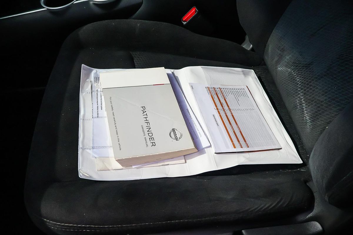 2016 Nissan Pathfinder ST R52