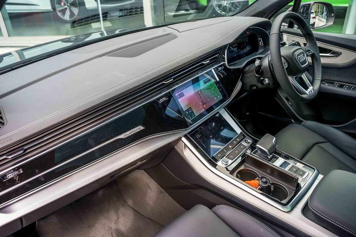 2025 Audi Q7 50 TDI S line 4M