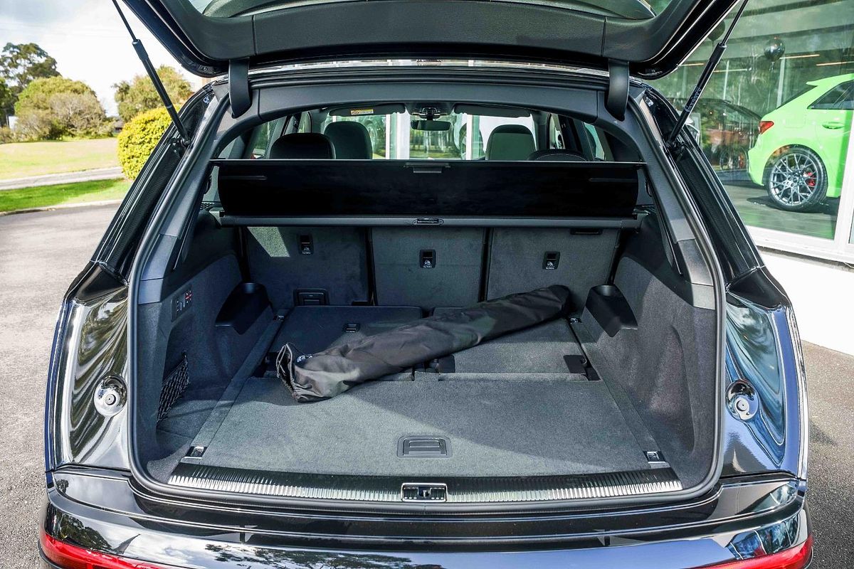 2025 Audi Q7 50 TDI S line 4M