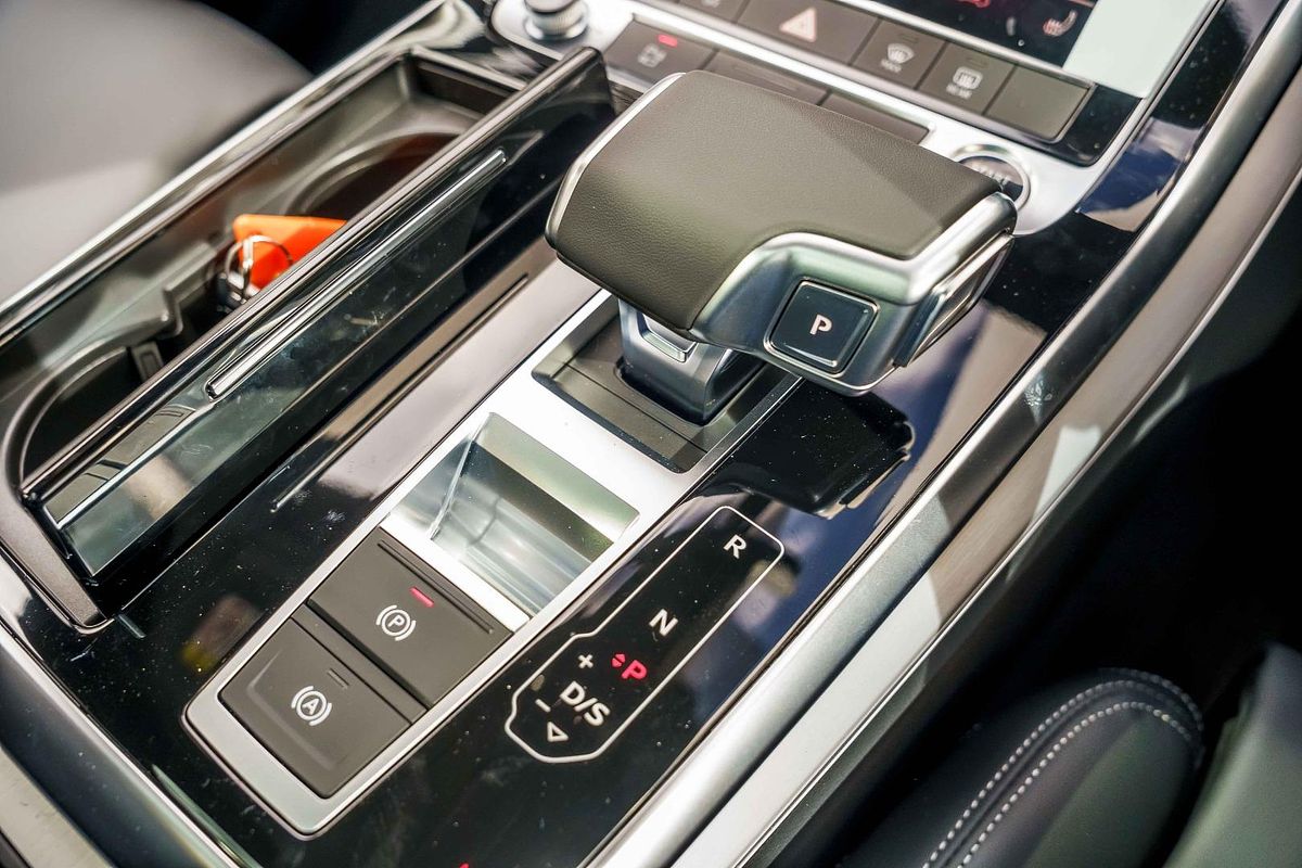 2025 Audi Q7 50 TDI S line 4M