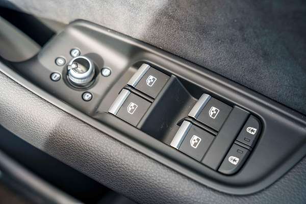 2025 Audi Q7 50 TDI S line 4M