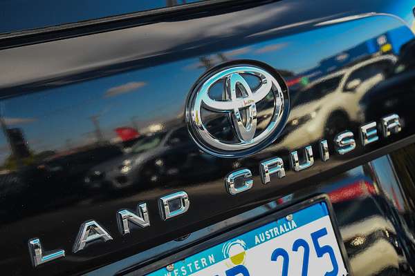 2021 Toyota Landcruiser Sahara FJA300R
