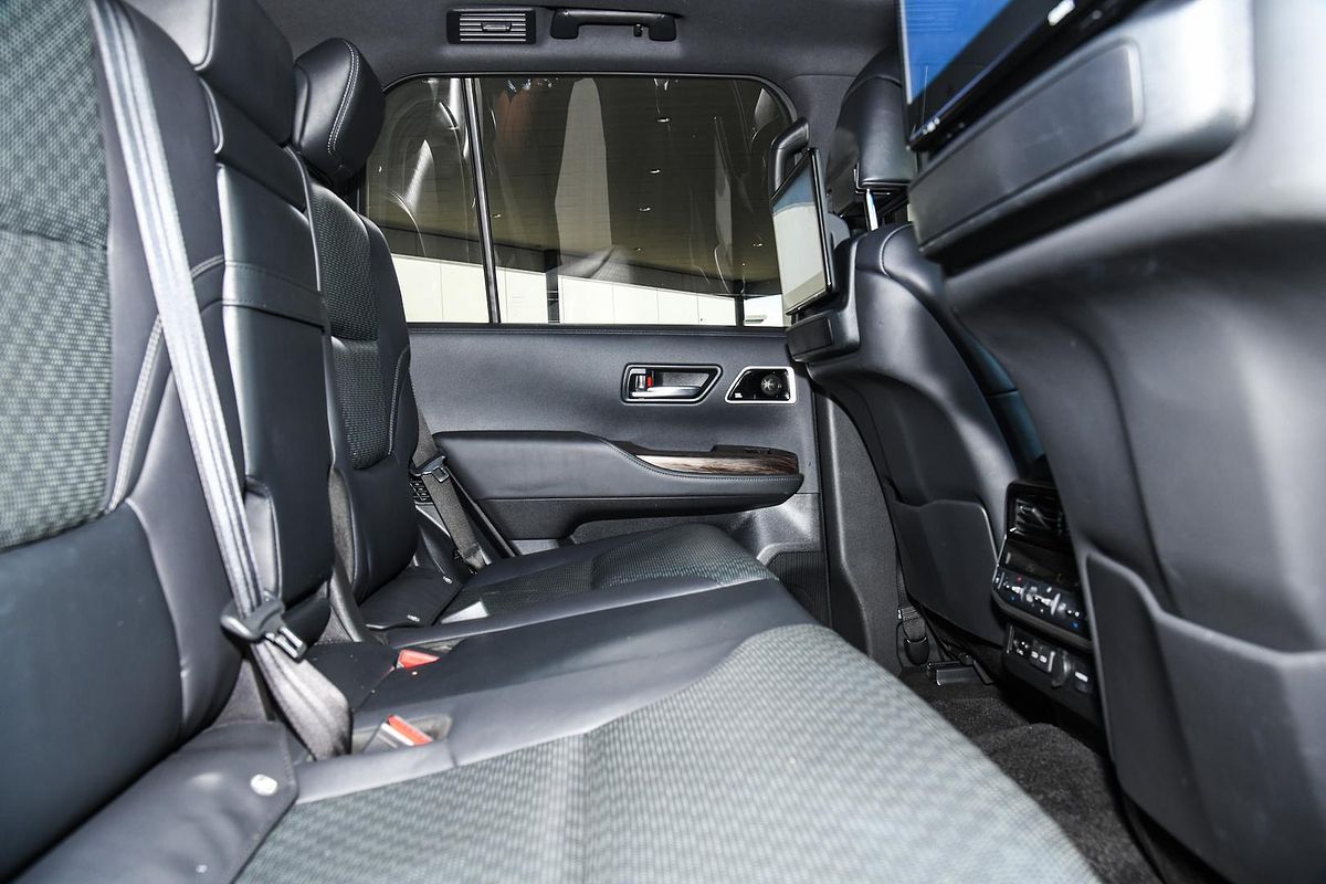 2021 Toyota Landcruiser Sahara FJA300R
