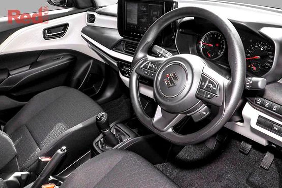 2025 Suzuki Swift Hybrid UZ