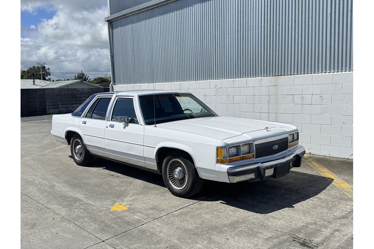 1990 Ford Ltd Crown Victoria