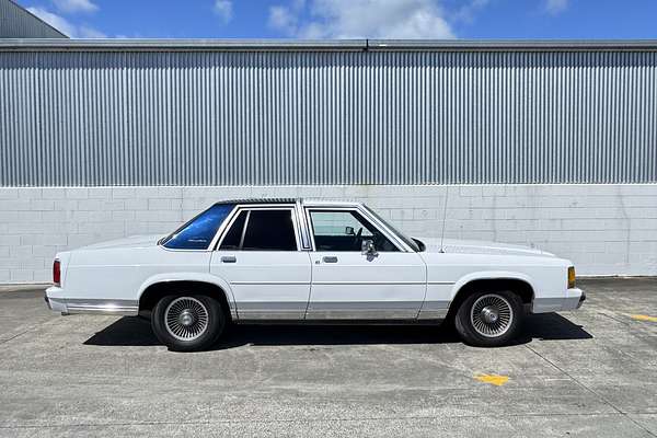 1990 Ford Ltd Crown Victoria