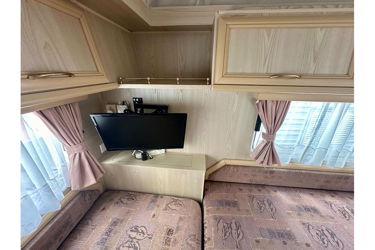 2001 Roadstar VOYAGER