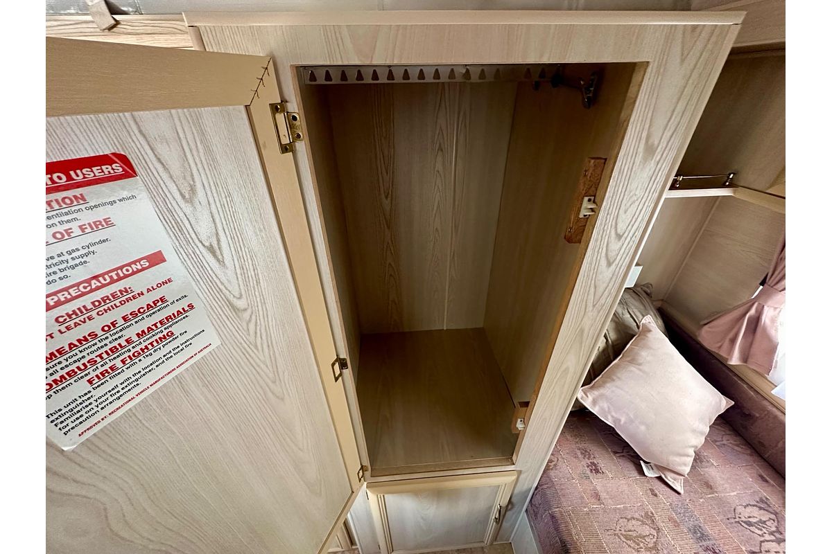 2001 Roadstar VOYAGER