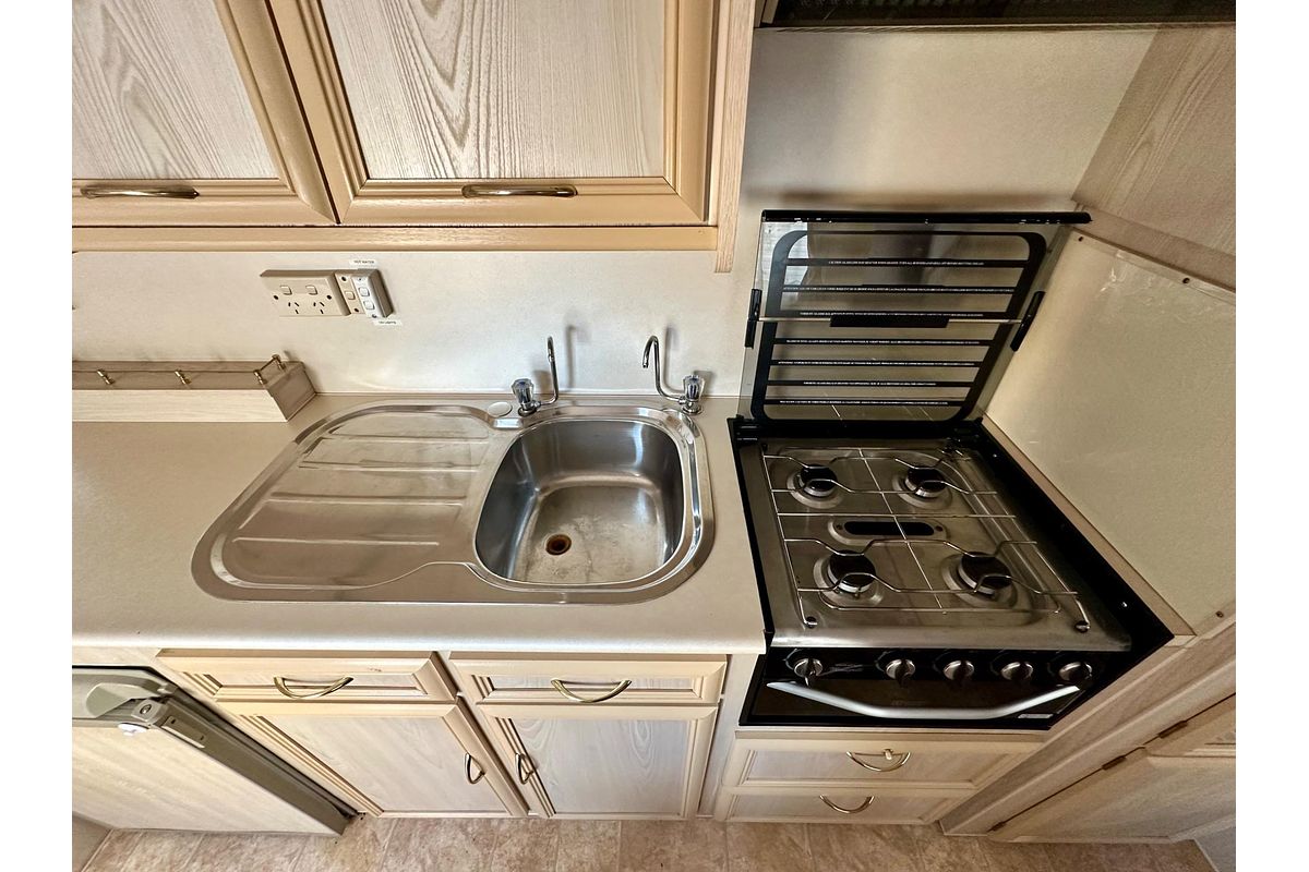 2001 Roadstar VOYAGER