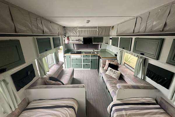 2001 Millard CARAVAN
