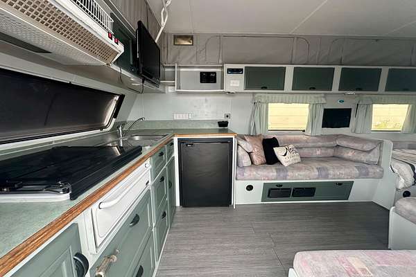 2001 Millard CARAVAN