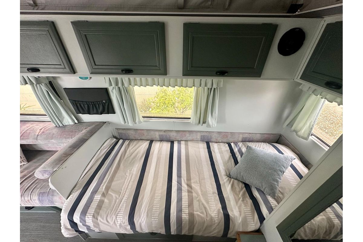 2001 Millard CARAVAN