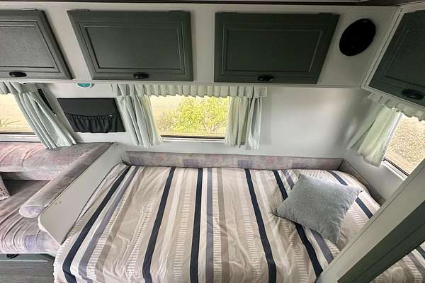 2001 Millard CARAVAN