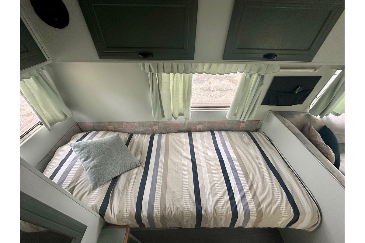 2001 Millard CARAVAN