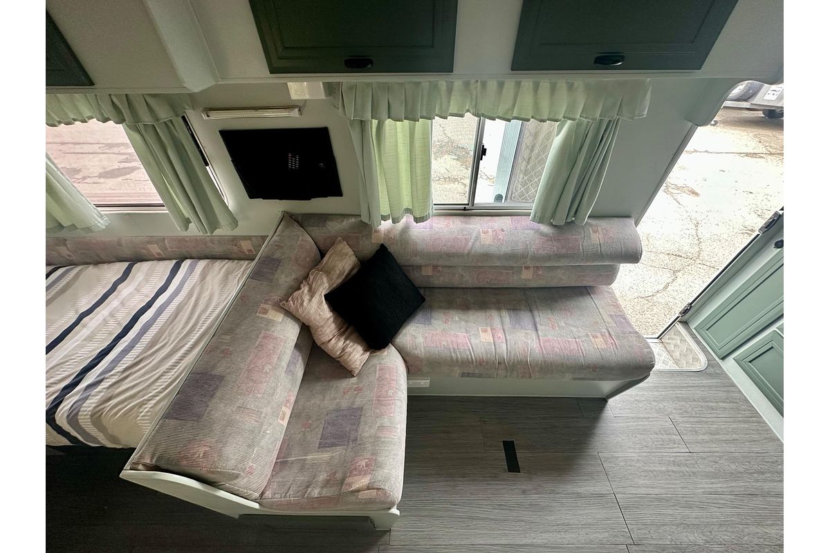 2001 Millard CARAVAN