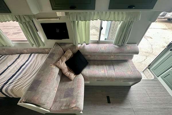 2001 Millard CARAVAN