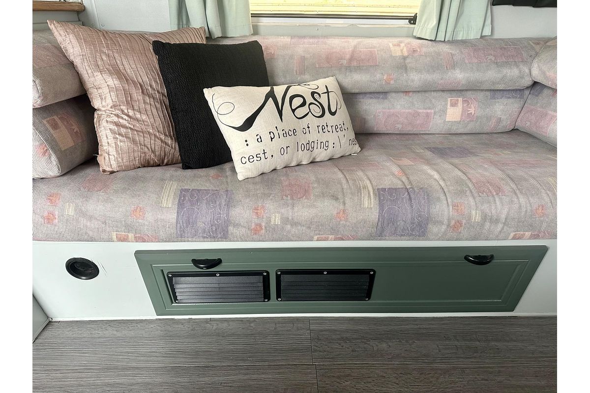 2001 Millard CARAVAN