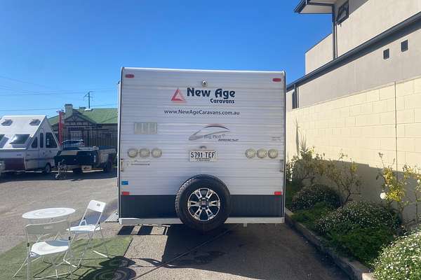 2014 New Age Caravans BIG RED BR19ES2