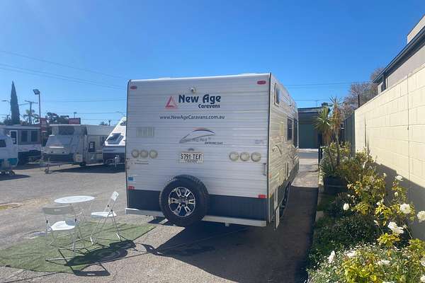 2014 New Age Caravans BIG RED BR19ES2