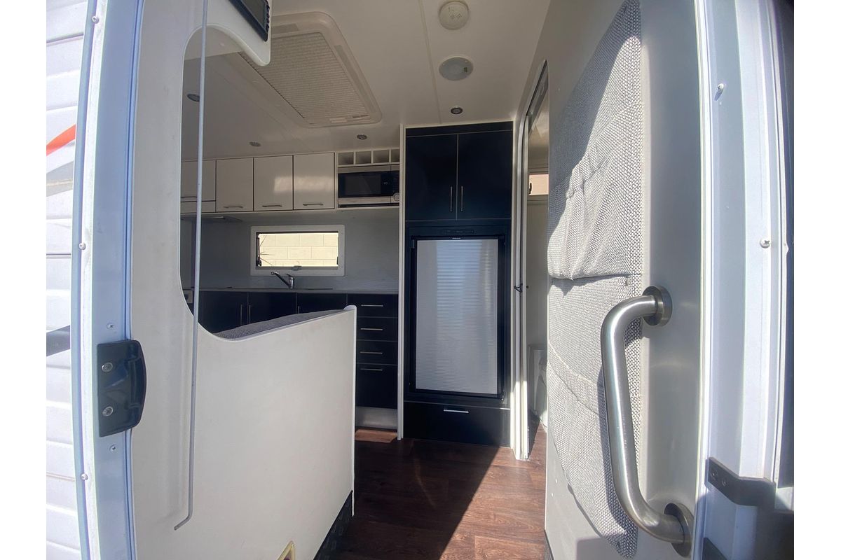 2014 New Age Caravans BIG RED BR19ES2