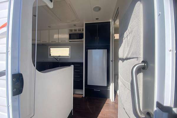 2014 New Age Caravans BIG RED BR19ES2