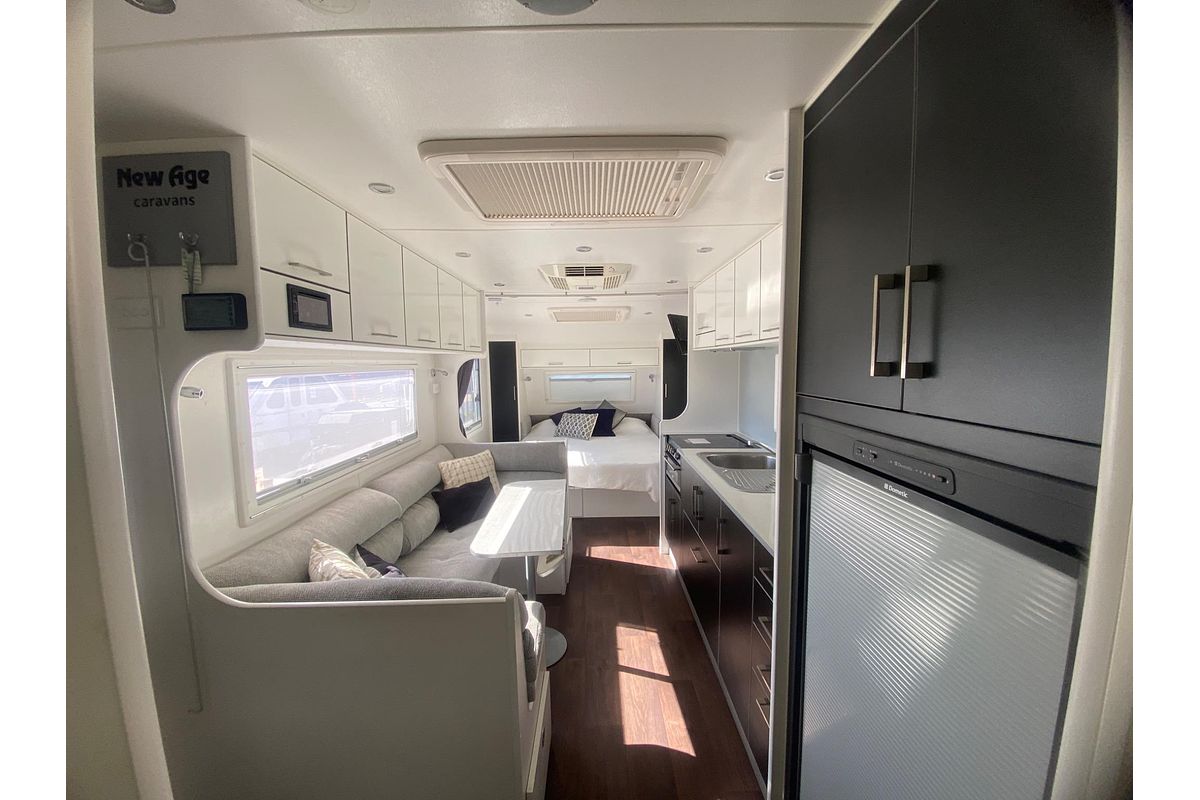 2014 New Age Caravans BIG RED BR19ES2