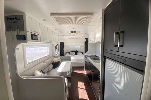 2014 New Age Caravans BIG RED BR19ES2