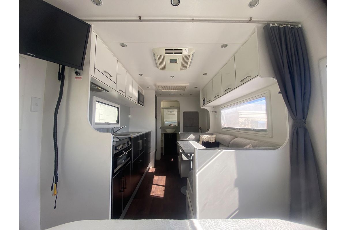 2014 New Age Caravans BIG RED BR19ES2