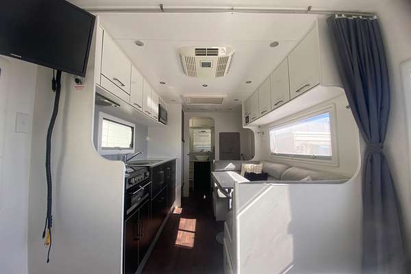 2014 New Age Caravans BIG RED BR19ES2