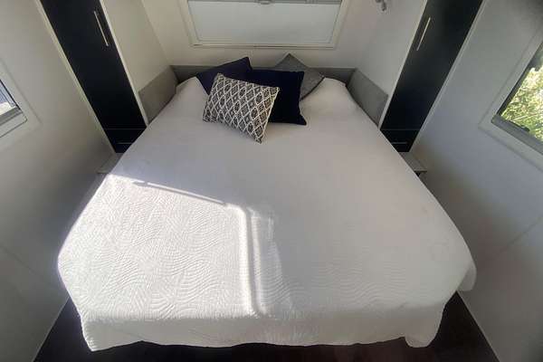 2014 New Age Caravans BIG RED BR19ES2