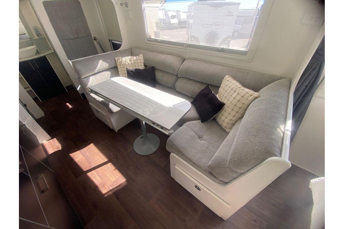 2014 New Age Caravans BIG RED BR19ES2