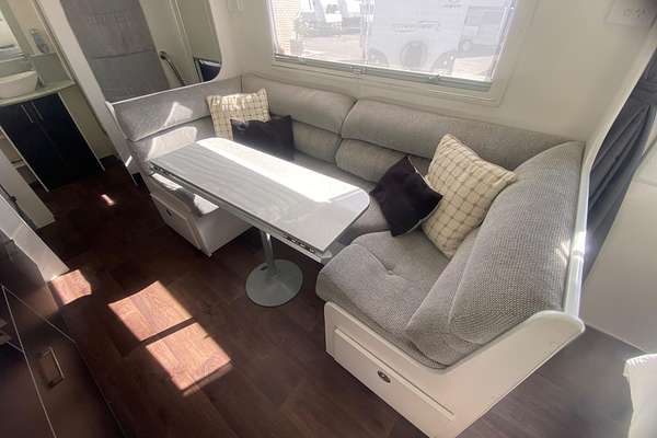 2014 New Age Caravans BIG RED BR19ES2