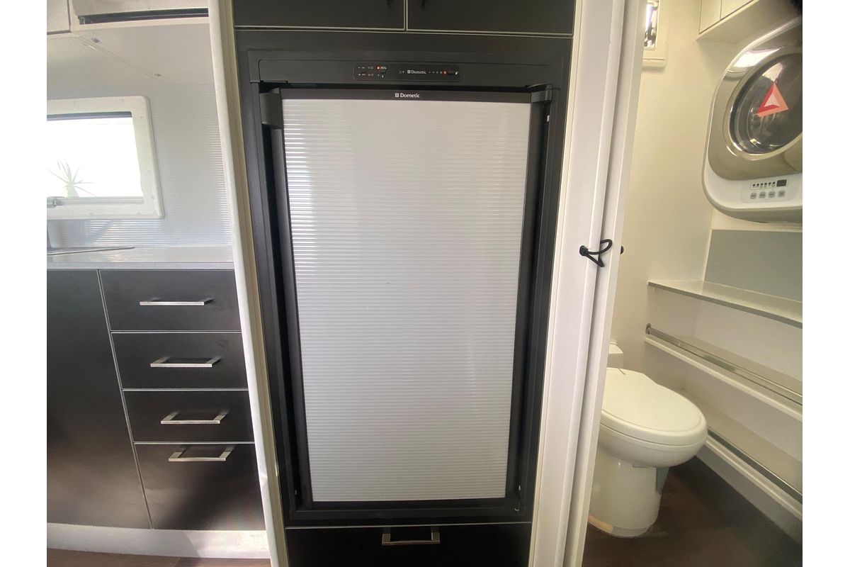 2014 New Age Caravans BIG RED BR19ES2