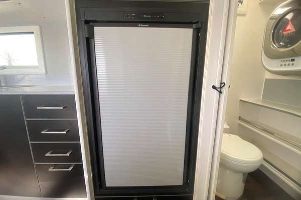 2014 New Age Caravans BIG RED BR19ES2