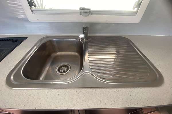 2014 New Age Caravans BIG RED BR19ES2