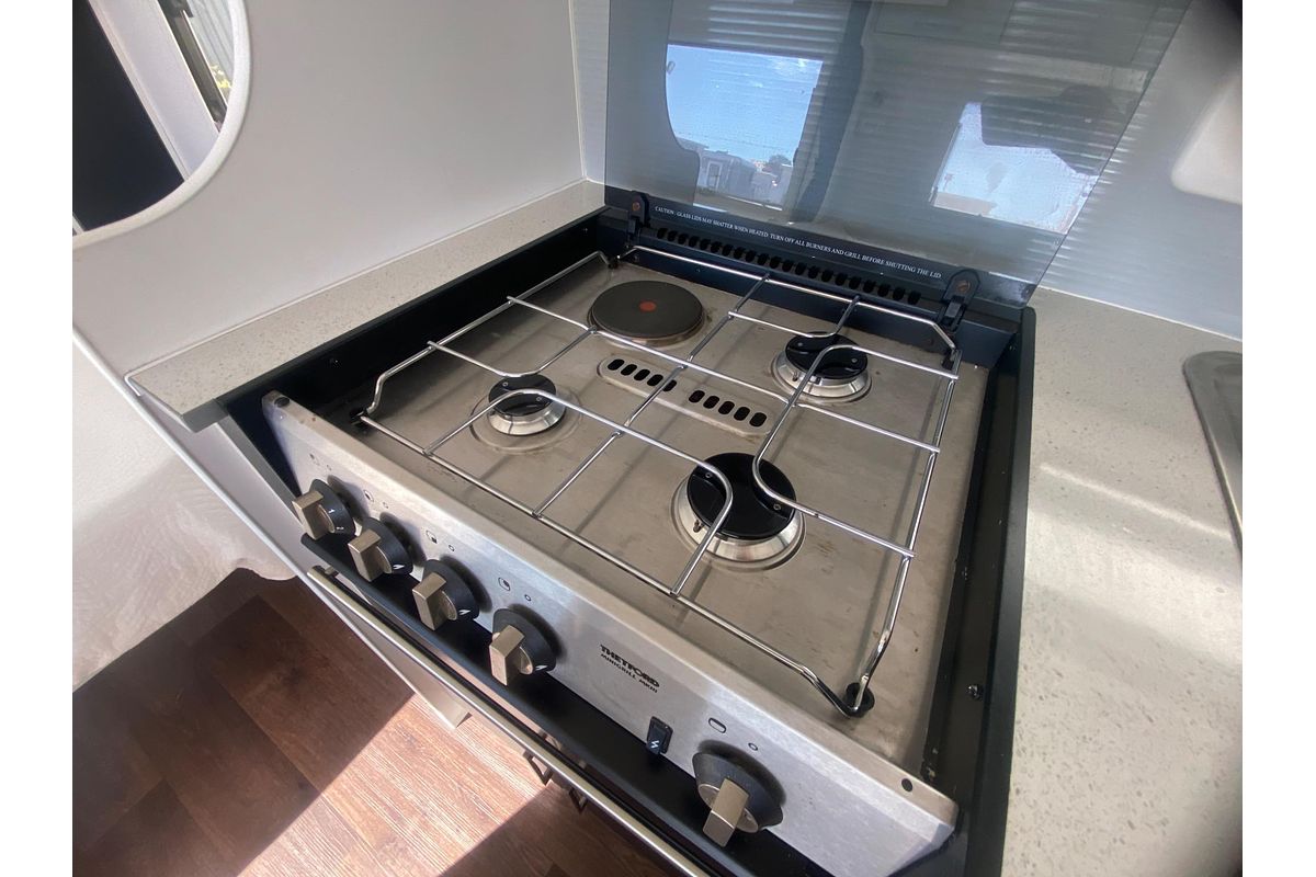 2014 New Age Caravans BIG RED BR19ES2