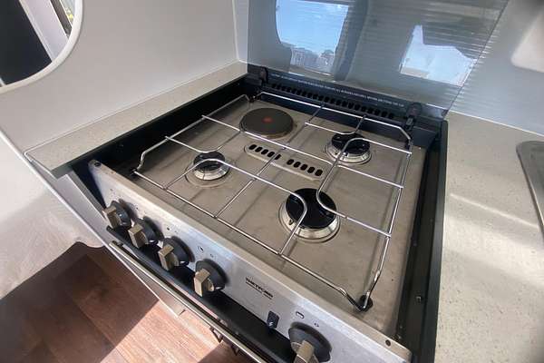 2014 New Age Caravans BIG RED BR19ES2