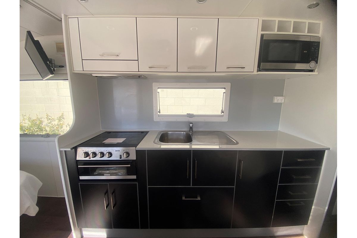 2014 New Age Caravans BIG RED BR19ES2