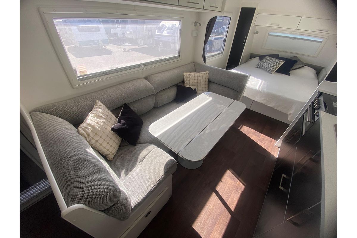 2014 New Age Caravans BIG RED BR19ES2