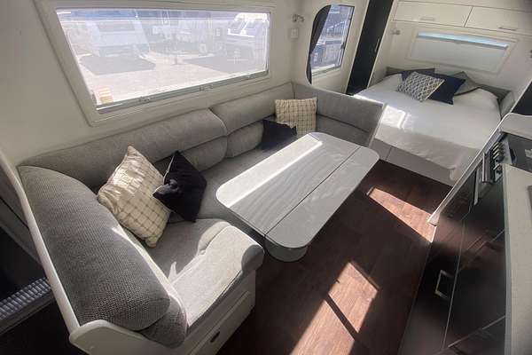 2014 New Age Caravans BIG RED BR19ES2