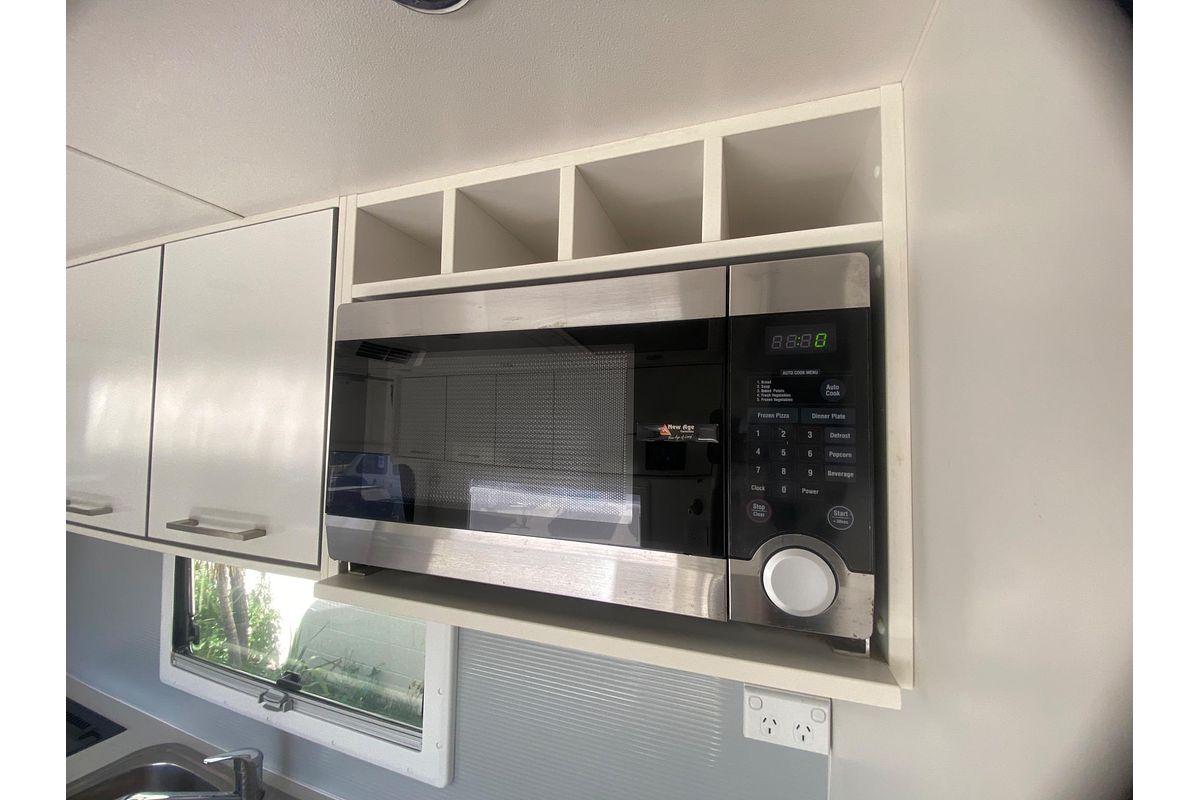 2014 New Age Caravans BIG RED BR19ES2