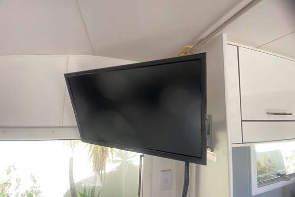 2014 New Age Caravans BIG RED BR19ES2