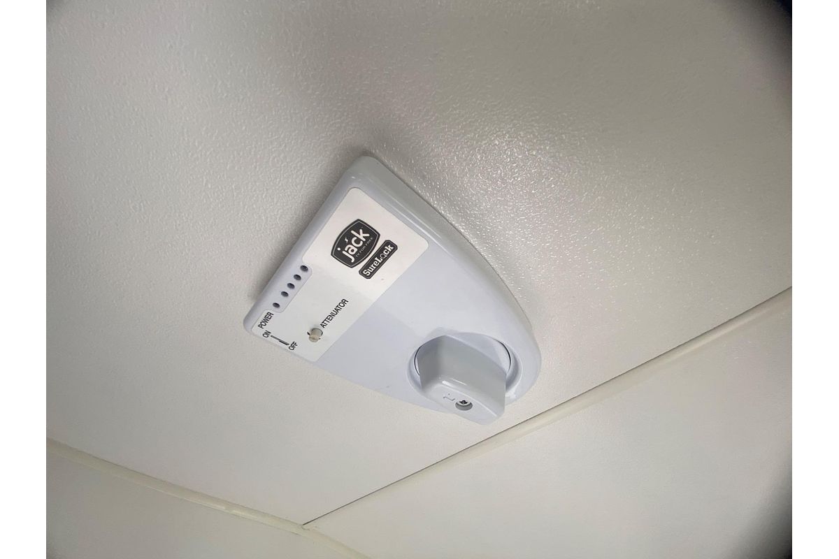 2014 New Age Caravans BIG RED BR19ES2