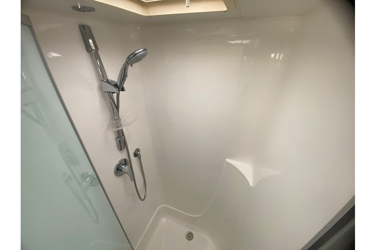 2014 New Age Caravans BIG RED BR19ES2