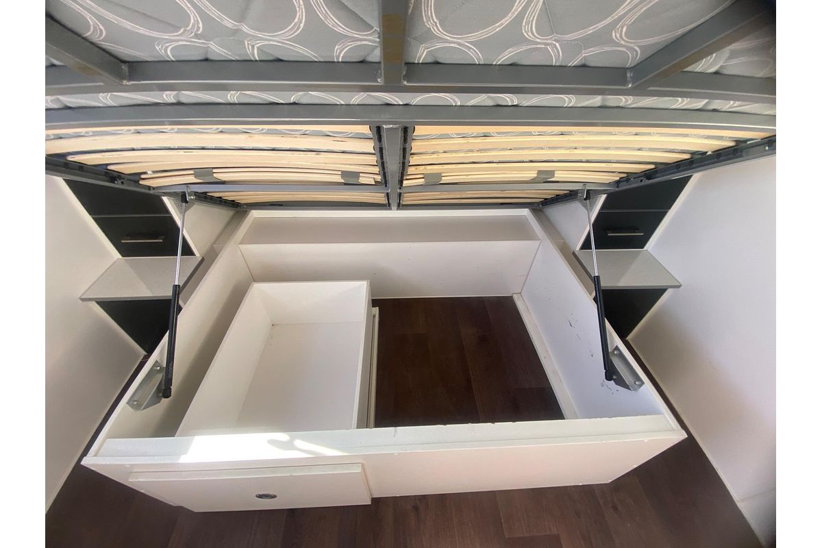 2014 New Age Caravans BIG RED BR19ES2